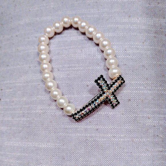 Bracelet Cross Crystals Pearls Accessories - Picture 1 of 2